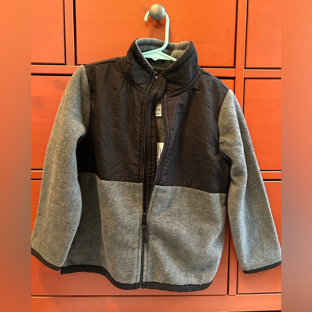 Boys size XS/4 fleece zip cup charcoal NEW Children’s Place